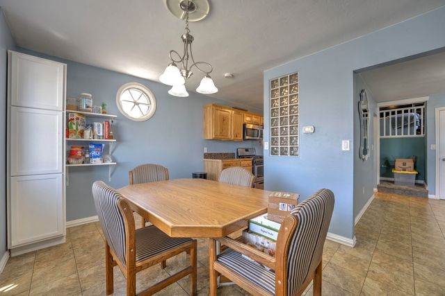 924 Valley St, Minot, ND 58701