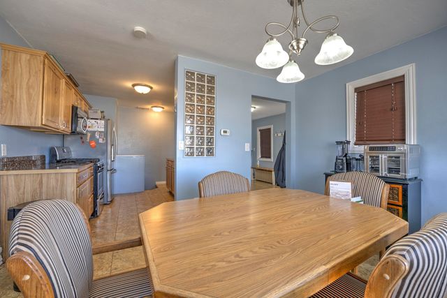 924 Valley St, Minot, ND 58701