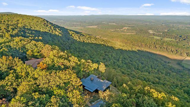895 Hidden Brow Road, Menlo, GA 30731