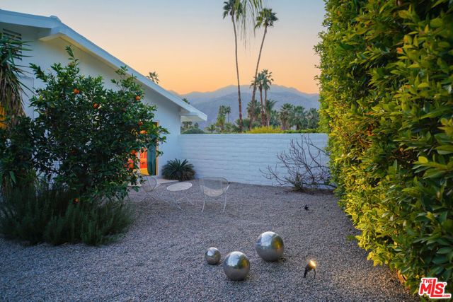 2235 E Paseo Gracia, Palm Springs, CA 92262
