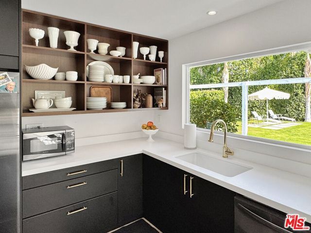 2235 E Paseo Gracia, Palm Springs, CA 92262