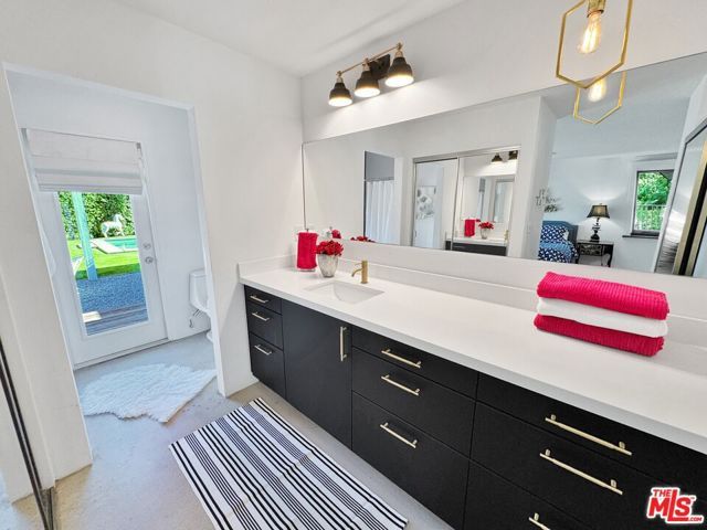 2235 E Paseo Gracia, Palm Springs, CA 92262