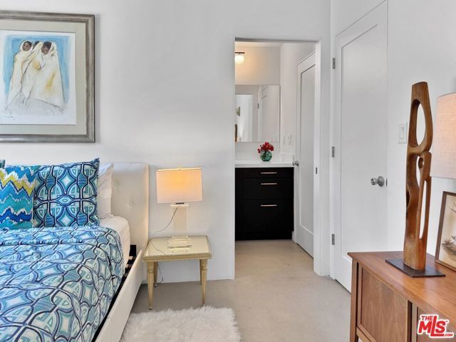 2235 E Paseo Gracia, Palm Springs, CA 92262