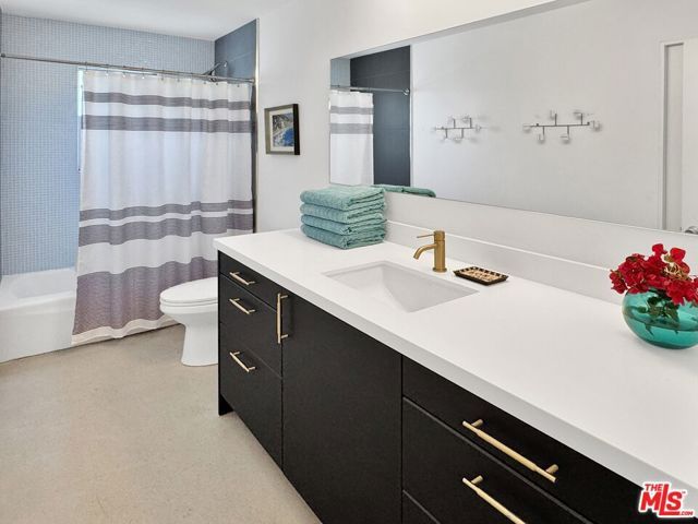 2235 E Paseo Gracia, Palm Springs, CA 92262