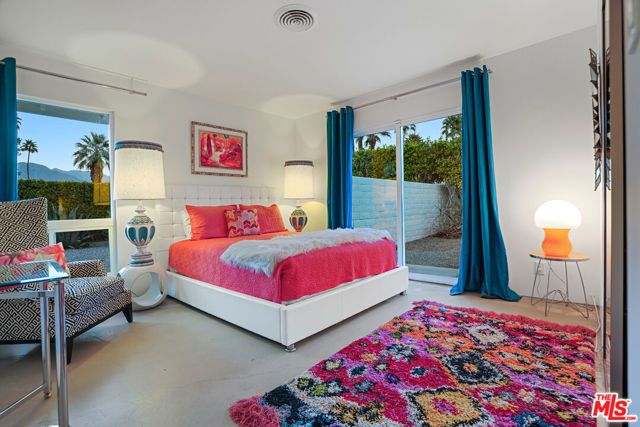 2235 E Paseo Gracia, Palm Springs, CA 92262