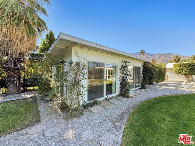 2235 E Paseo Gracia, Palm Springs, CA 92262