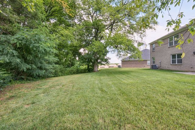 1222 Sylvan Park Dr, Spring Hill, TN 37174