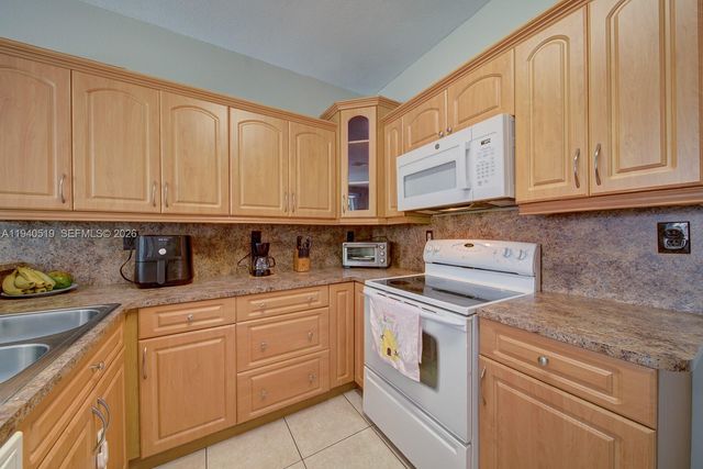 27461 SW 138th Ave, Homestead, FL 33032