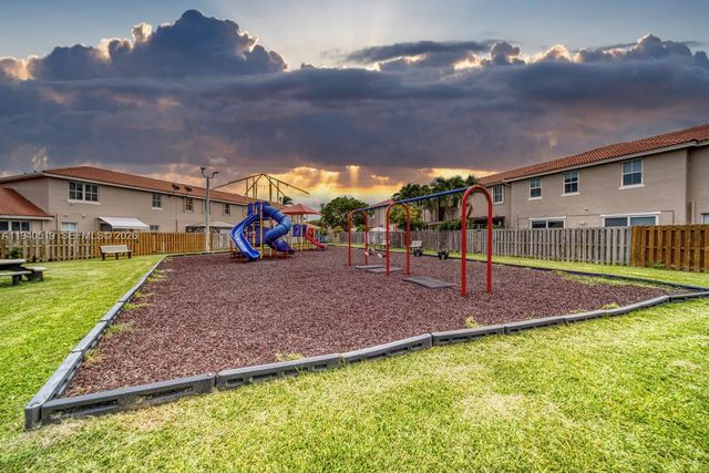 27461 SW 138th Ave, Homestead, FL 33032