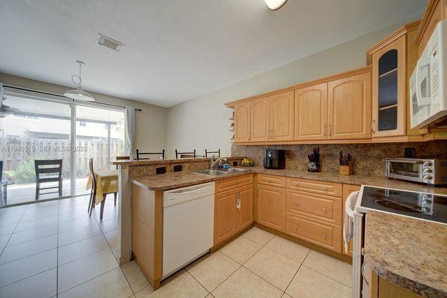 27461 SW 138th Ave, Homestead, FL 33032