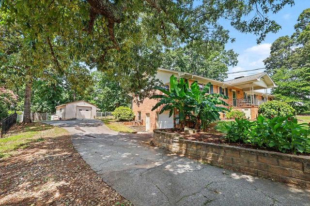 1095 Alexander Road, Taylors, SC 29687