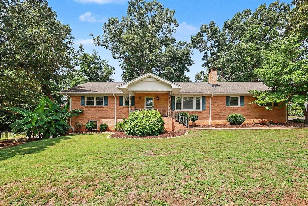 1095 Alexander Road, Taylors, SC 29687