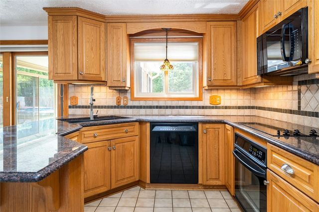 98 Kirkstone Pass, Greece, NY 14626