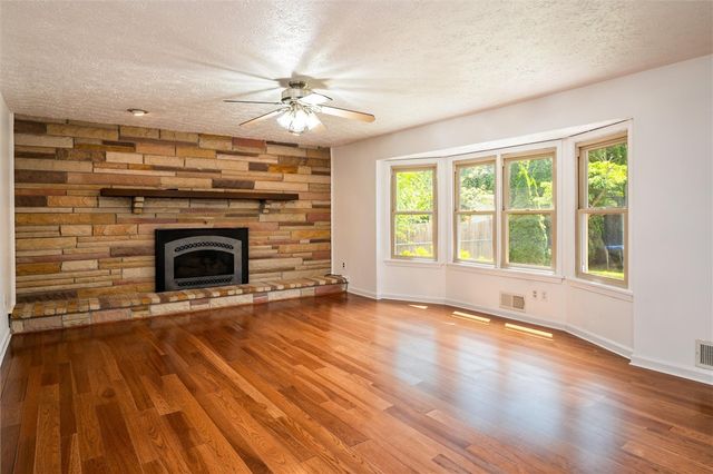 98 Kirkstone Pass, Greece, NY 14626