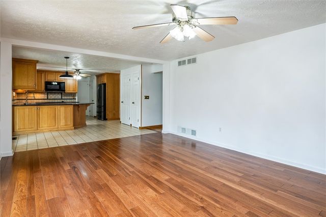 98 Kirkstone Pass, Greece, NY 14626