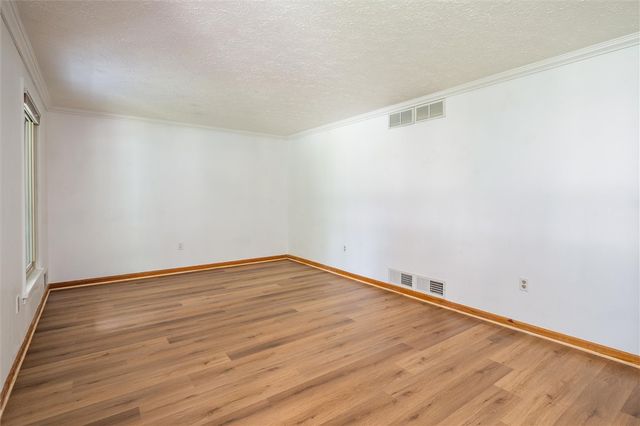 98 Kirkstone Pass, Greece, NY 14626