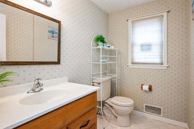 98 Kirkstone Pass, Greece, NY 14626