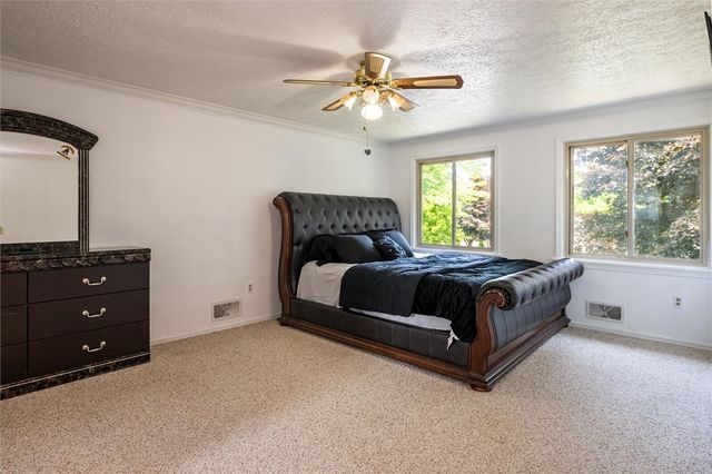 98 Kirkstone Pass, Greece, NY 14626