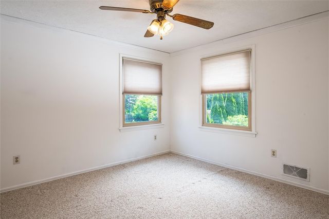 98 Kirkstone Pass, Greece, NY 14626