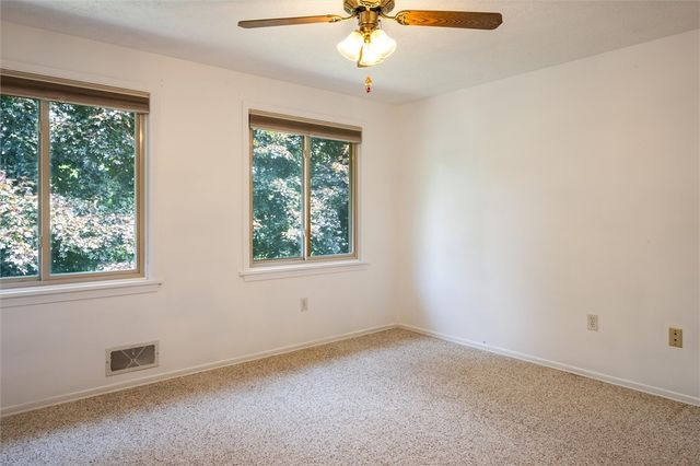 98 Kirkstone Pass, Greece, NY 14626