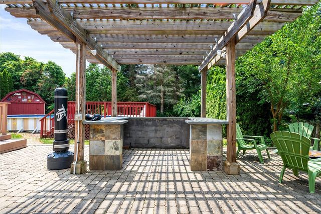 98 Kirkstone Pass, Greece, NY 14626