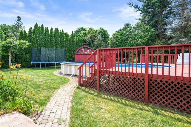 98 Kirkstone Pass, Greece, NY 14626