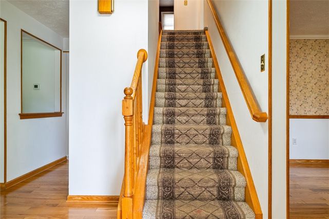 98 Kirkstone Pass, Greece, NY 14626