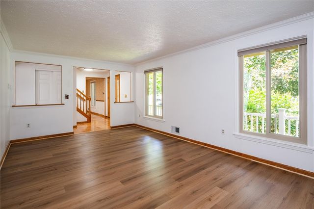 98 Kirkstone Pass, Greece, NY 14626