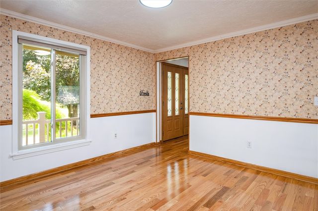 98 Kirkstone Pass, Greece, NY 14626