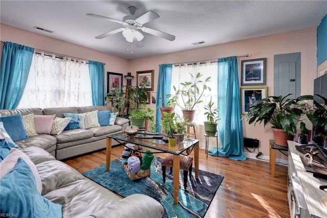 11 Sherazi DR, Hampton, VA 23663