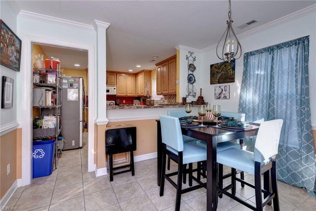 11 Sherazi DR, Hampton, VA 23663