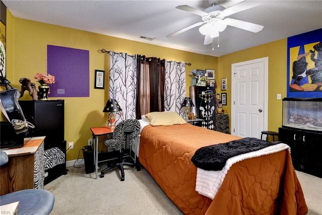 11 Sherazi DR, Hampton, VA 23663