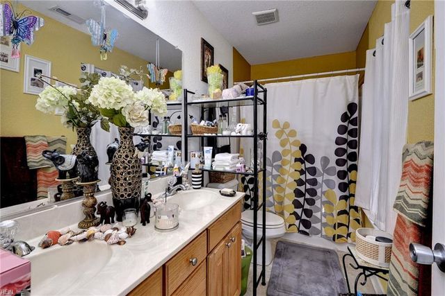 11 Sherazi DR, Hampton, VA 23663