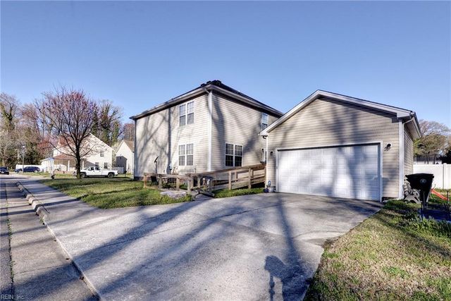 11 Sherazi DR, Hampton, VA 23663