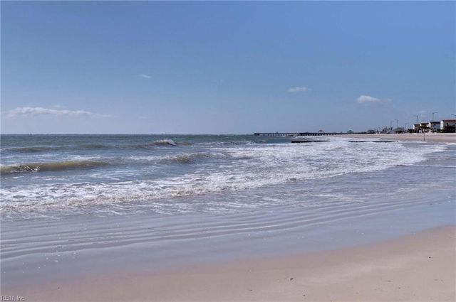 11 Sherazi DR, Hampton, VA 23663