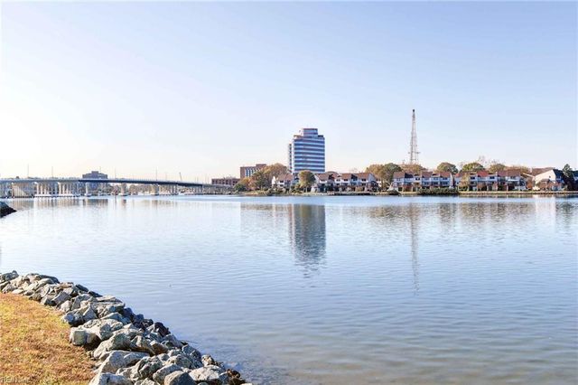 11 Sherazi DR, Hampton, VA 23663