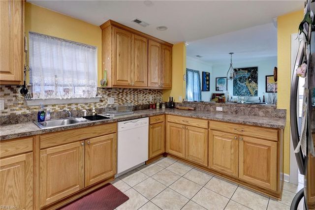 11 Sherazi DR, Hampton, VA 23663