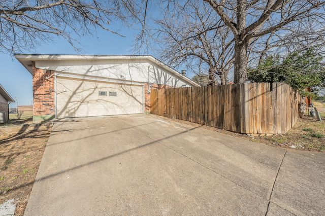 3405 Brook Lane, Grand Prairie, TX 75052