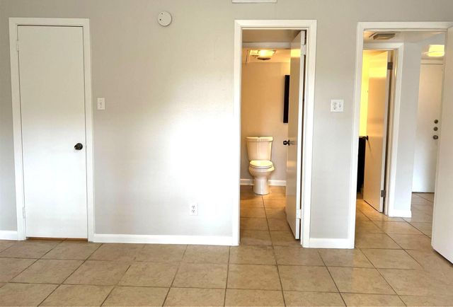 2824 Briarhurst Drive 9, Houston, TX 77057