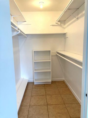 2824 Briarhurst Drive 9, Houston, TX 77057