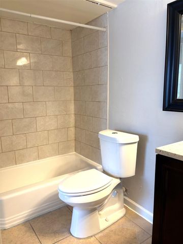 2824 Briarhurst Drive 9, Houston, TX 77057