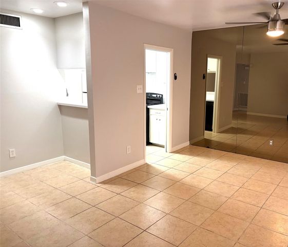 2824 Briarhurst Drive 9, Houston, TX 77057