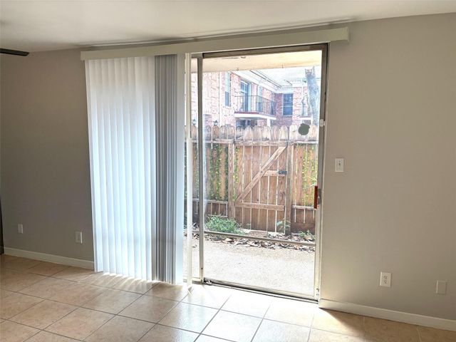2824 Briarhurst Drive 9, Houston, TX 77057