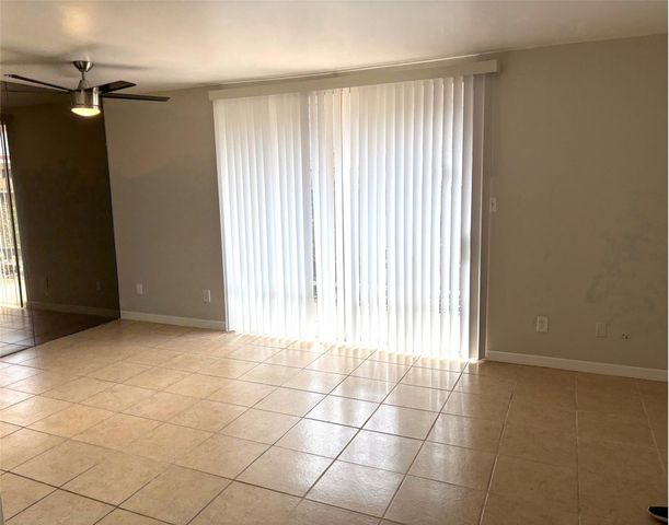 2824 Briarhurst Drive 9, Houston, TX 77057
