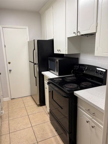 2824 Briarhurst Drive 9, Houston, TX 77057