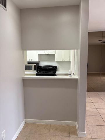2824 Briarhurst Drive 9, Houston, TX 77057