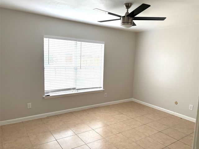 2824 Briarhurst Drive 9, Houston, TX 77057