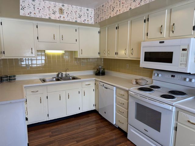 1306 N Balsam Drive, Muncie, IN 47304