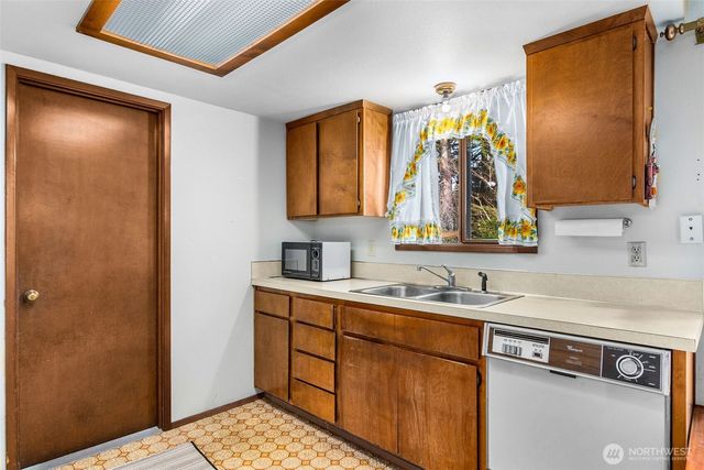 3604 Landau Avenue NE, Olympia, WA 98506