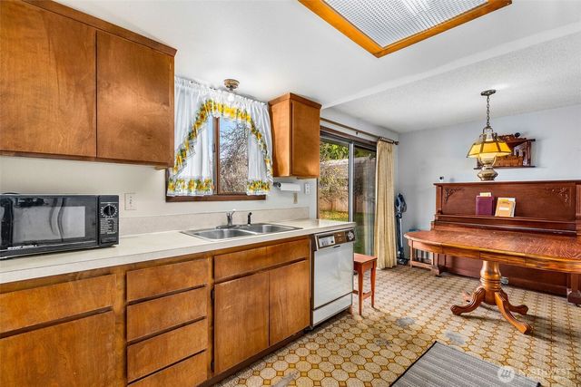 3604 Landau Avenue NE, Olympia, WA 98506